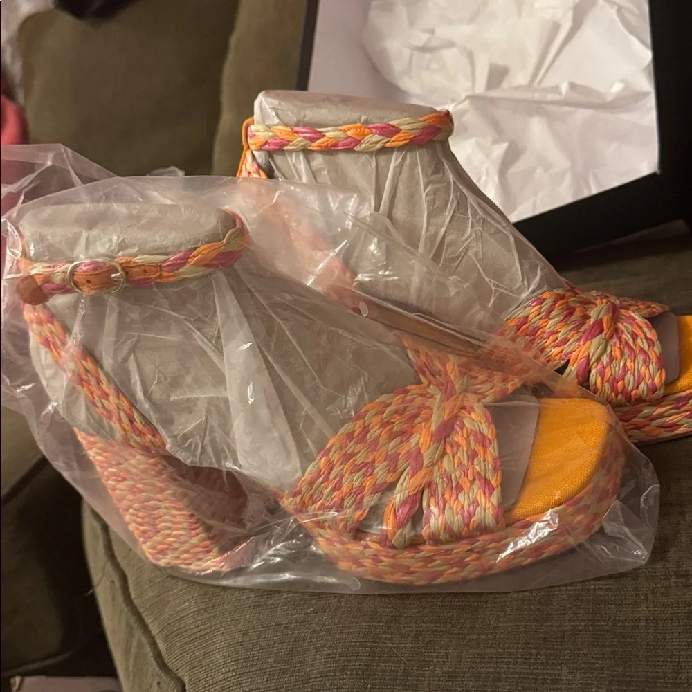 NWT Marc Fisher LTD Raffia Platform Sandals - Janie, Pink Multi, Size 9